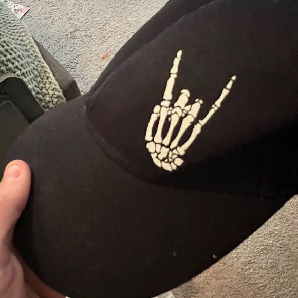 All black NWOT black skater hat with skull fingers rock on - Picture 2 of 8
